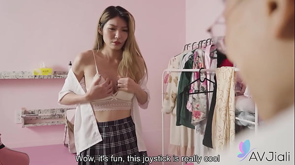 Sexy blonde Chinese girl Li Zhiyan had steamy sex with her boyfriend.