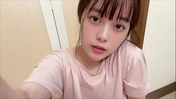 Hairy College Girl Masturbation – I touched my pussy and masturbated with a smelly body while my mom was asleep and I was about to take a bath.